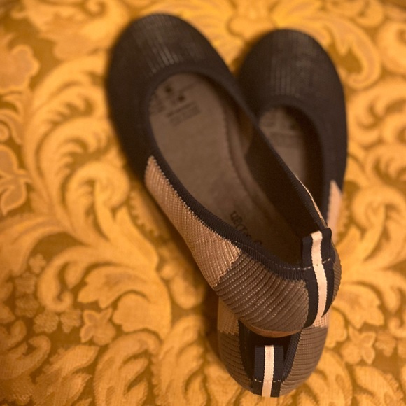 Lily & Dan Flats - Picture 3 of 8